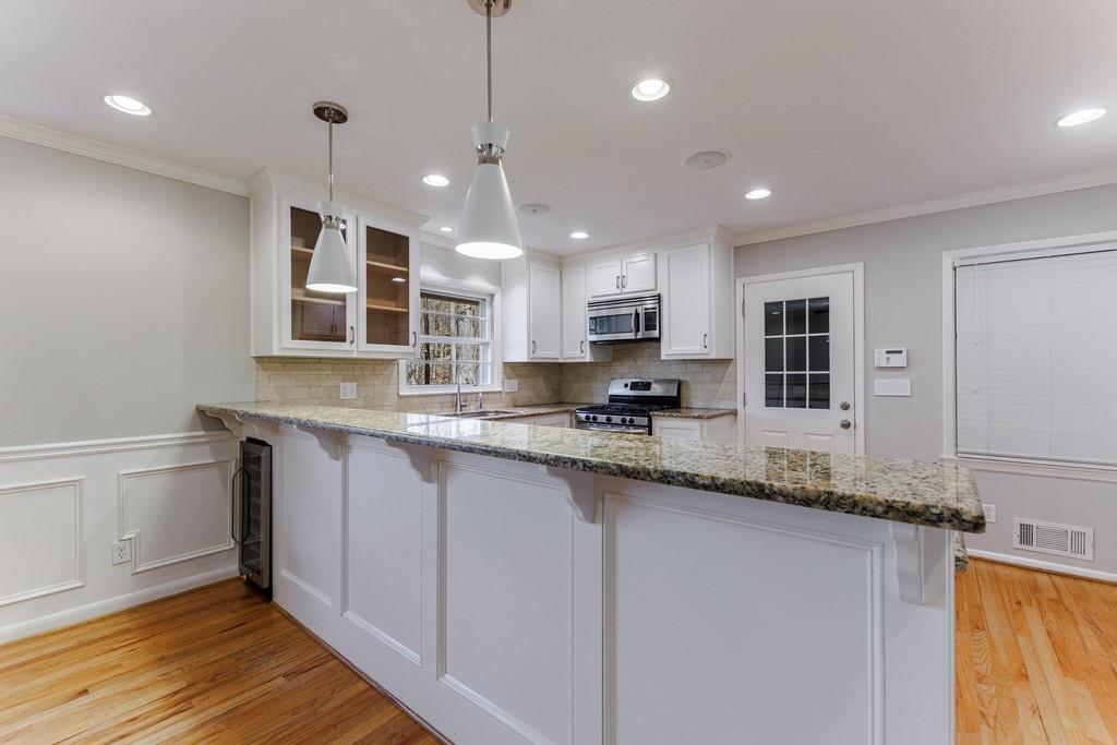 Breakfast bar with wine refrigerator