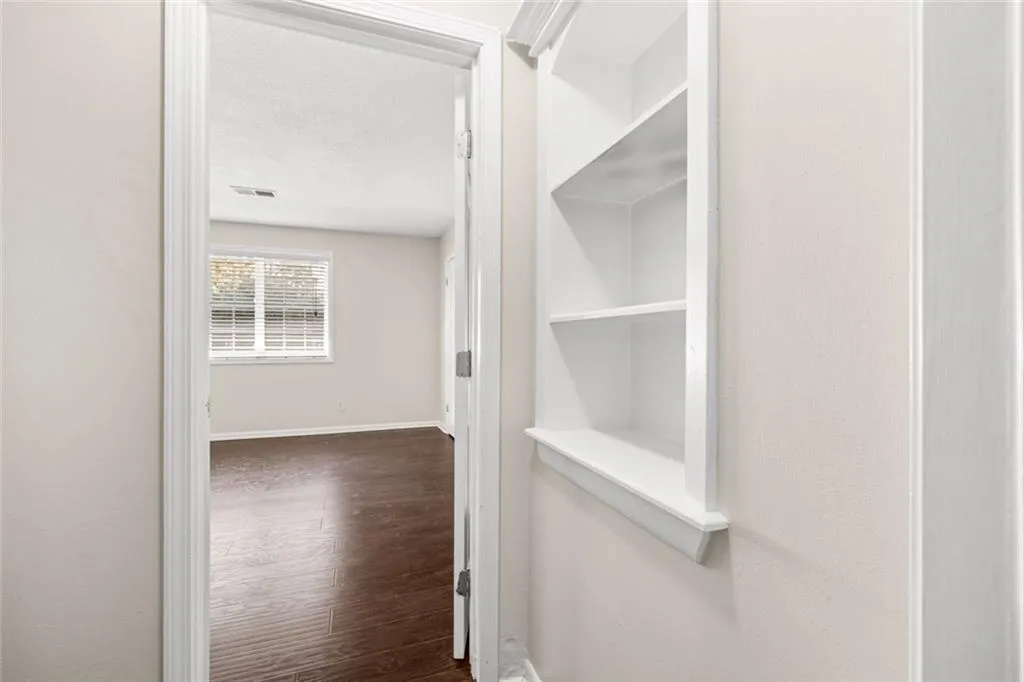 6900 Roswell Road Ne Unit B6, Sandy Springs, Georgia 30328, 2 Bedrooms Bedrooms, ,2 BathroomsBathrooms,Residential,Sold,6900 Roswell Road Ne Unit B6,7459470