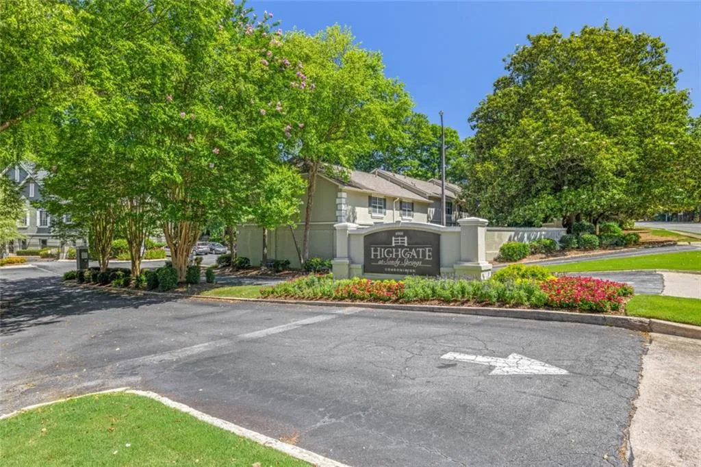 6900 Roswell Road Ne Unit B6, Sandy Springs, Georgia 30328, 2 Bedrooms Bedrooms, ,2 BathroomsBathrooms,Residential,Sold,6900 Roswell Road Ne Unit B6,7459470