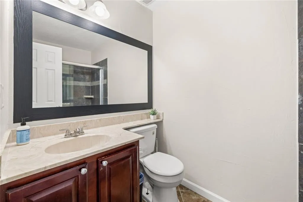 6900 Roswell Road Ne Unit B6, Sandy Springs, Georgia 30328, 2 Bedrooms Bedrooms, ,2 BathroomsBathrooms,Residential,Sold,6900 Roswell Road Ne Unit B6,7459470