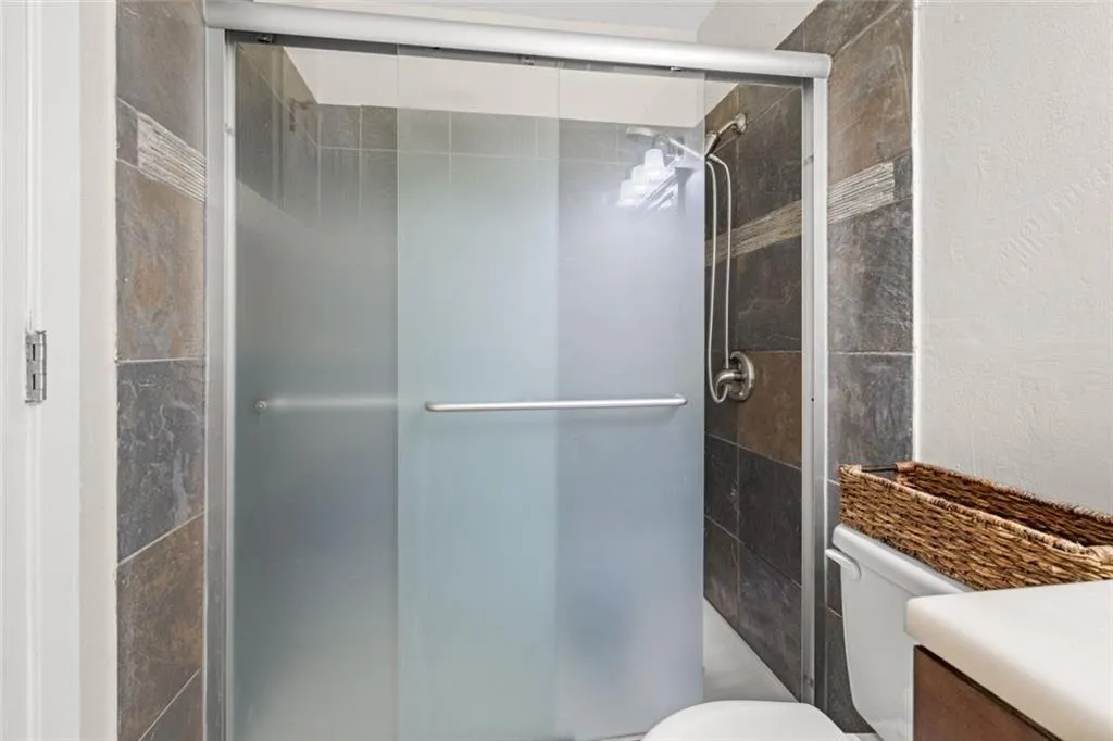 6900 Roswell Road Ne Unit B6, Sandy Springs, Georgia 30328, 2 Bedrooms Bedrooms, ,2 BathroomsBathrooms,Residential,Sold,6900 Roswell Road Ne Unit B6,7459470