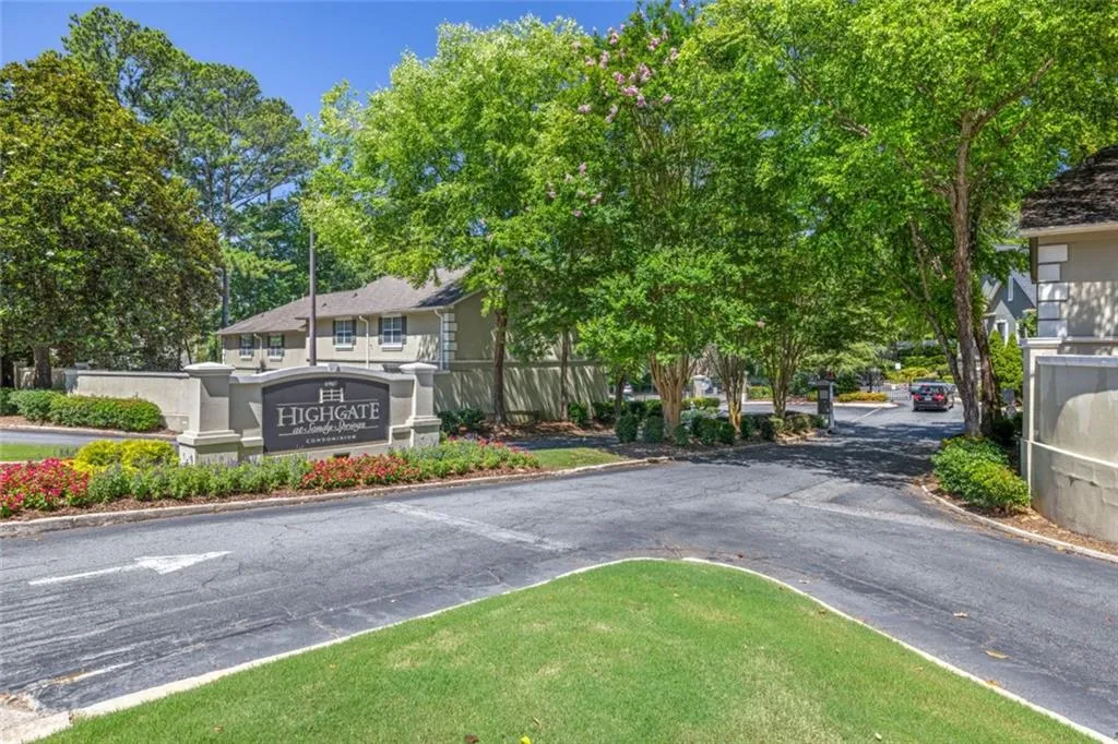 6900 Roswell Road Ne Unit B6, Sandy Springs, Georgia 30328, 2 Bedrooms Bedrooms, ,2 BathroomsBathrooms,Residential,Sold,6900 Roswell Road Ne Unit B6,7459470