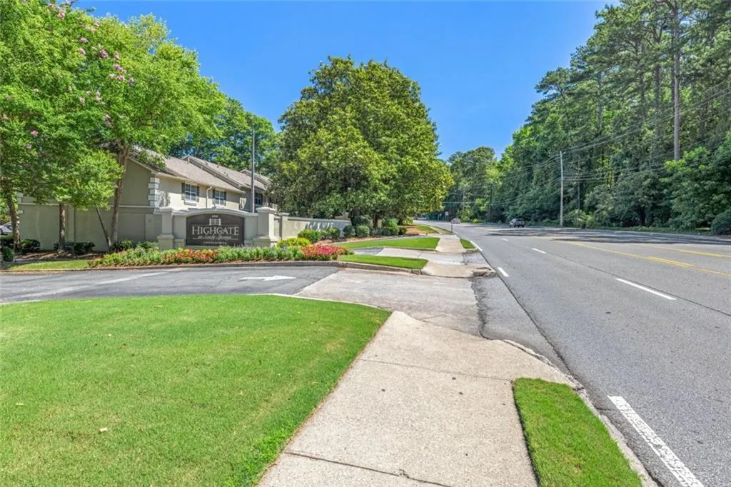 6900 Roswell Road Ne Unit B6, Sandy Springs, Georgia 30328, 2 Bedrooms Bedrooms, ,2 BathroomsBathrooms,Residential,Sold,6900 Roswell Road Ne Unit B6,7459470