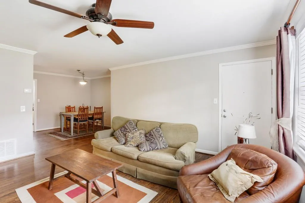4282 Roswell Road Ne Unit C1, Atlanta, Georgia 30342, 2 Bedrooms Bedrooms, ,2 BathroomsBathrooms,Residential,Sold,4282 Roswell Road Ne Unit C1,5692070