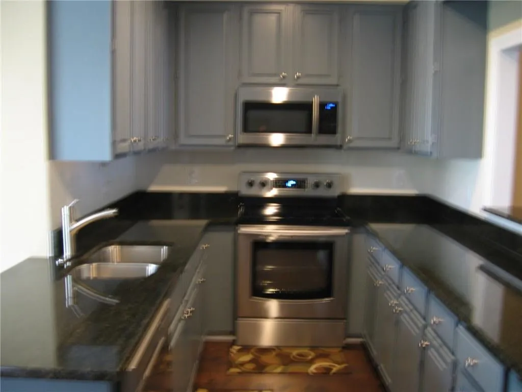 1050 Huntcliff Trace, Sandy Springs, Georgia 30350, 3 Bedrooms Bedrooms, ,2 BathroomsBathrooms,Residential,Sold,1050 Huntcliff Trace,5694600