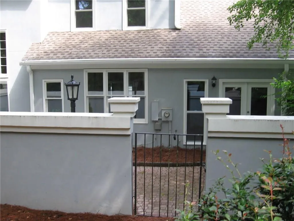 1050 Huntcliff Trace, Sandy Springs, Georgia 30350, 3 Bedrooms Bedrooms, ,2 BathroomsBathrooms,Residential,Sold,1050 Huntcliff Trace,5694600