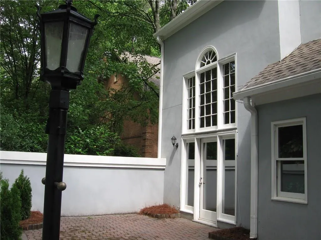 1050 Huntcliff Trace, Sandy Springs, Georgia 30350, 3 Bedrooms Bedrooms, ,2 BathroomsBathrooms,Residential,Sold,1050 Huntcliff Trace,5694600