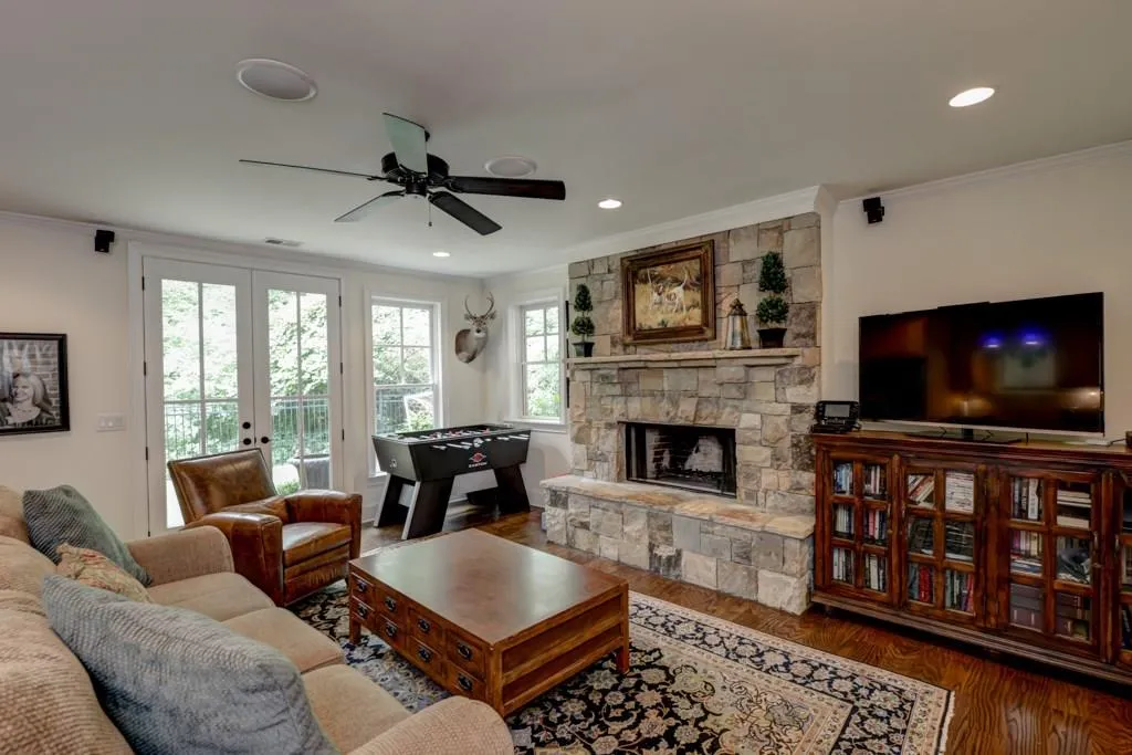 735 Starlight Lane, Atlanta, Georgia 30342, 5 Bedrooms Bedrooms, ,4 BathroomsBathrooms,Residential,Sold,735 Starlight Lane,5869416