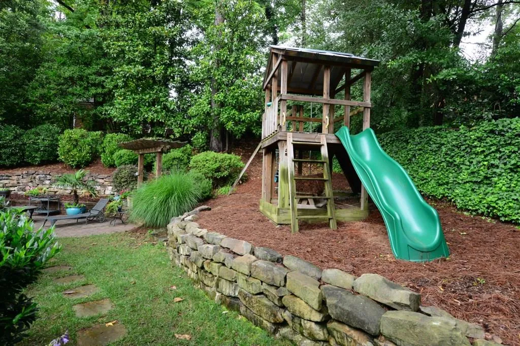 735 Starlight Lane, Atlanta, Georgia 30342, 5 Bedrooms Bedrooms, ,4 BathroomsBathrooms,Residential,Sold,735 Starlight Lane,5869416