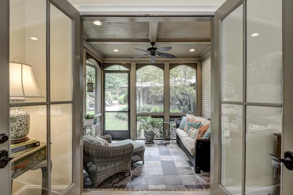 735 Starlight Lane, Atlanta, Georgia 30342, 5 Bedrooms Bedrooms, ,4 BathroomsBathrooms,Residential,Sold,735 Starlight Lane,5869416