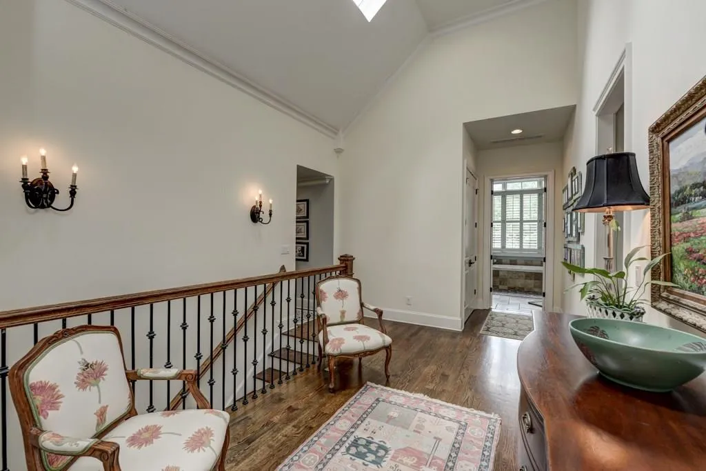 735 Starlight Lane, Atlanta, Georgia 30342, 5 Bedrooms Bedrooms, ,4 BathroomsBathrooms,Residential,Sold,735 Starlight Lane,5869416