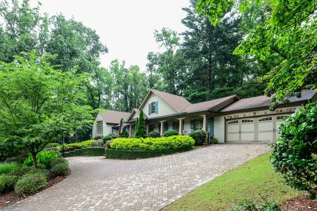 735 Starlight Lane, Atlanta, Georgia 30342, 5 Bedrooms Bedrooms, ,4 BathroomsBathrooms,Residential,Sold,735 Starlight Lane,5869416