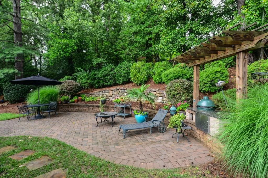 735 Starlight Lane, Atlanta, Georgia 30342, 5 Bedrooms Bedrooms, ,4 BathroomsBathrooms,Residential,Sold,735 Starlight Lane,5869416