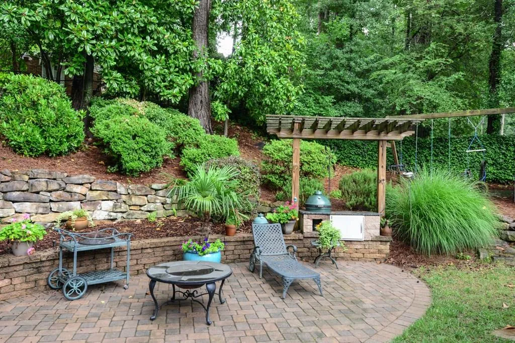 735 Starlight Lane, Atlanta, Georgia 30342, 5 Bedrooms Bedrooms, ,4 BathroomsBathrooms,Residential,Sold,735 Starlight Lane,5869416