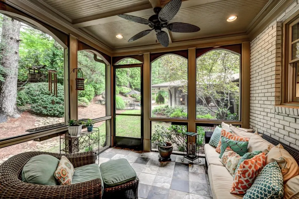 735 Starlight Lane, Atlanta, Georgia 30342, 5 Bedrooms Bedrooms, ,4 BathroomsBathrooms,Residential,Sold,735 Starlight Lane,5869416