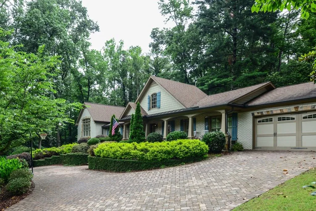 735 Starlight Lane, Atlanta, Georgia 30342, 5 Bedrooms Bedrooms, ,4 BathroomsBathrooms,Residential,Sold,735 Starlight Lane,5869416