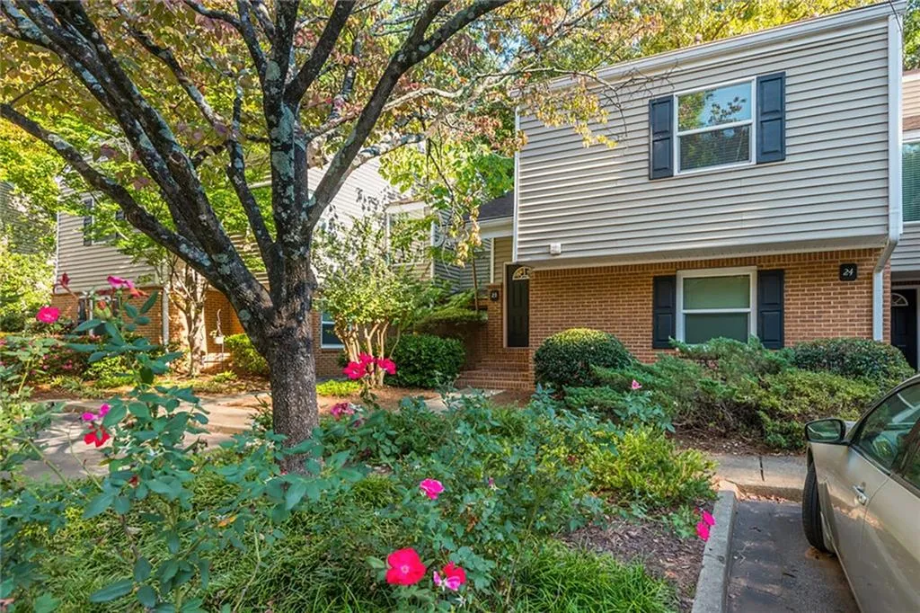 23 Dunwoody Springs Drive, Atlanta, Georgia 30328, 2 Bedrooms Bedrooms, ,2 BathroomsBathrooms,Residential,Sold,23 Dunwoody Springs Drive,7472191