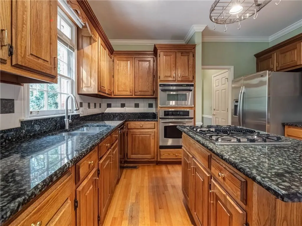 7410 Stoneykirk Close, Sandy Springs, Georgia 30350, 5 Bedrooms Bedrooms, ,4 BathroomsBathrooms,Residential,Sold,7410 Stoneykirk Close,6096990