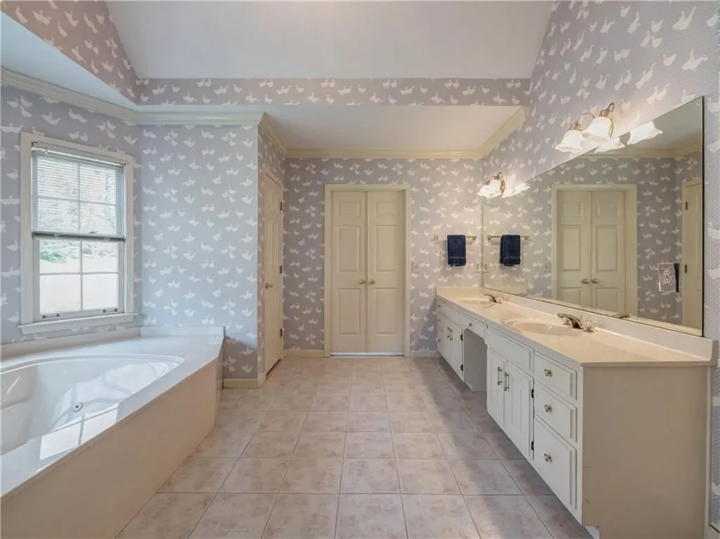 7410 Stoneykirk Close, Sandy Springs, Georgia 30350, 5 Bedrooms Bedrooms, ,4 BathroomsBathrooms,Residential,Sold,7410 Stoneykirk Close,6096990