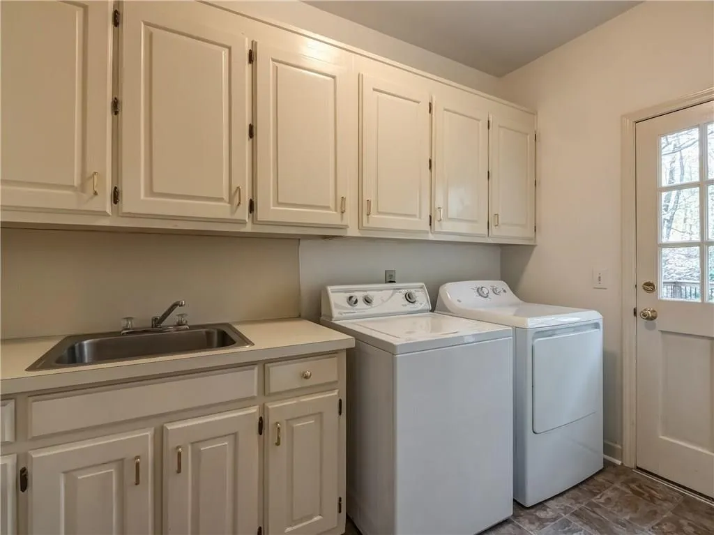 7410 Stoneykirk Close, Sandy Springs, Georgia 30350, 5 Bedrooms Bedrooms, ,4 BathroomsBathrooms,Residential,Sold,7410 Stoneykirk Close,6096990