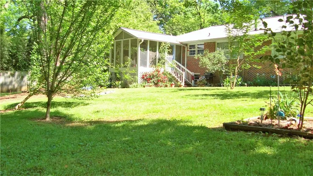 6380 N Hampton Drive, Sandy Springs, Georgia 30328, 3 Bedrooms Bedrooms, ,2 BathroomsBathrooms,Residential,Sold,6380 N Hampton Drive,5680895