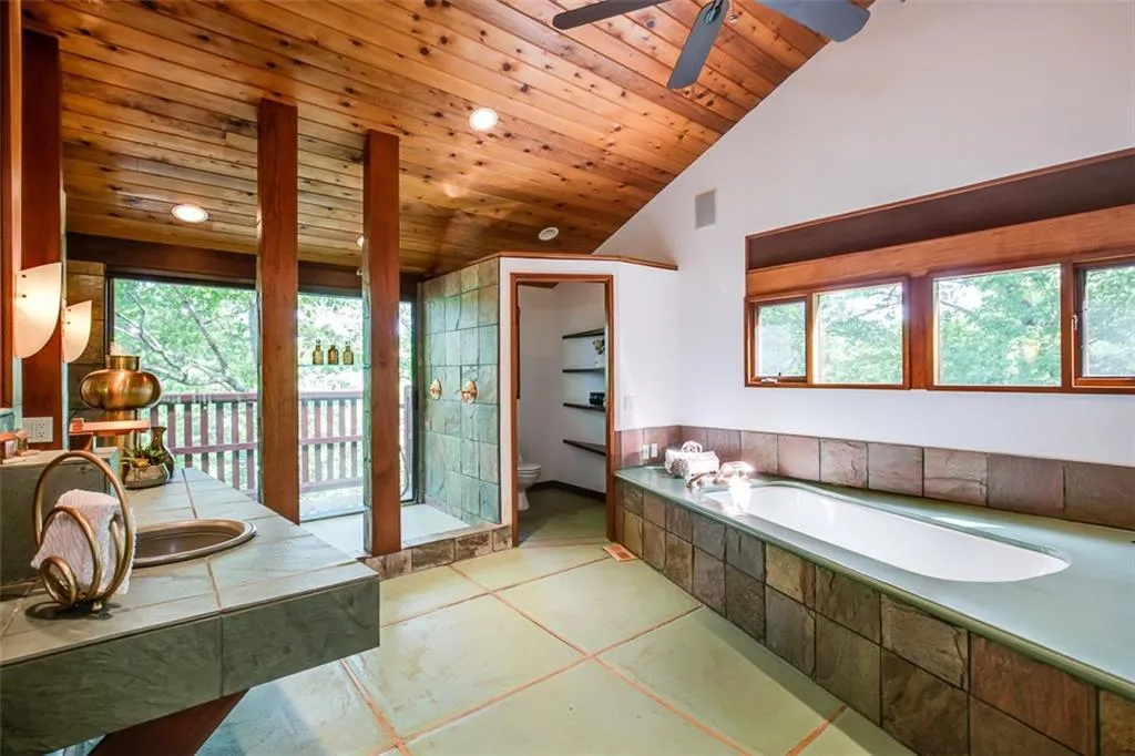 85 Grogans Landing, Sandy Springs, Georgia 30350, 6 Bedrooms Bedrooms, ,4 BathroomsBathrooms,Residential,Sold,85 Grogans Landing,6012670