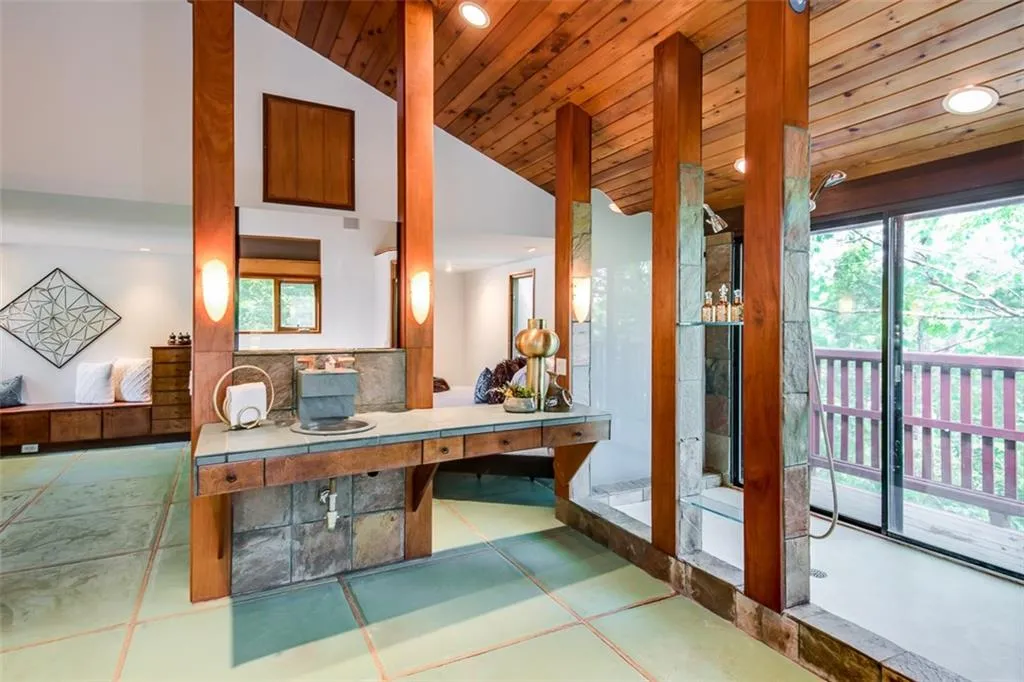 85 Grogans Landing, Sandy Springs, Georgia 30350, 6 Bedrooms Bedrooms, ,4 BathroomsBathrooms,Residential,Sold,85 Grogans Landing,6012670