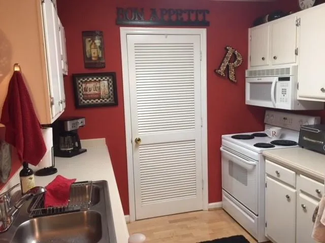 624 Granville Court Unit 624, Sandy Springs, Georgia 30328, 1 Bedroom Bedrooms, ,1 BathroomBathrooms,Residential,Sold,624 Granville Court Unit 624,5937419