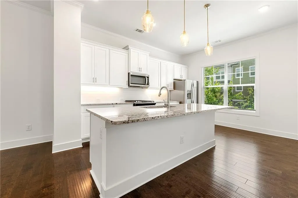 2141 Colvin Court Nw, Atlanta, Georgia 30318, 3 Bedrooms Bedrooms, ,3 BathroomsBathrooms,Residential,For Sale,2141 Colvin Court Nw,7595898