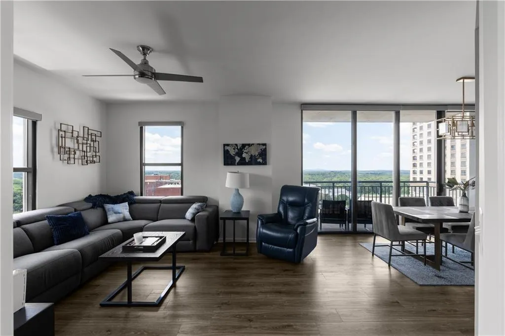 3040 Peachtree Road Nw Unit 1211, Atlanta, Georgia 30305, 2 Bedrooms Bedrooms, ,2 BathroomsBathrooms,Residential,For Sale,3040 Peachtree Road Nw Unit 1211,7609318
