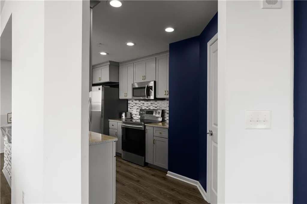 3040 Peachtree Road Nw Unit 1211, Atlanta, Georgia 30305, 2 Bedrooms Bedrooms, ,2 BathroomsBathrooms,Residential,For Sale,3040 Peachtree Road Nw Unit 1211,7609318