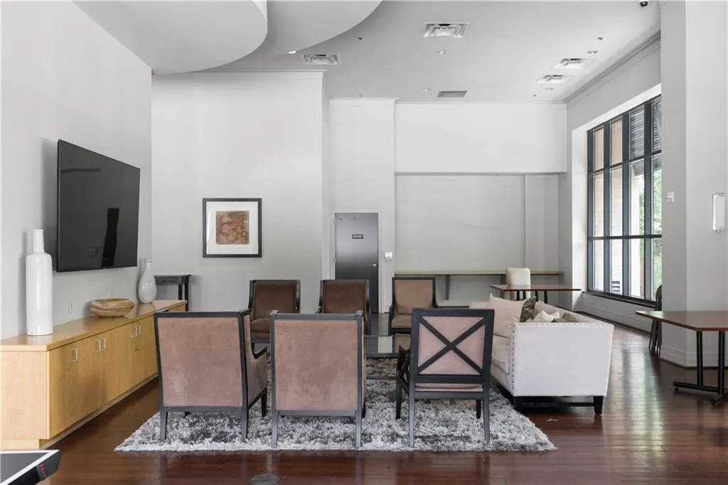 3040 Peachtree Road Nw Unit 1211, Atlanta, Georgia 30305, 2 Bedrooms Bedrooms, ,2 BathroomsBathrooms,Residential,For Sale,3040 Peachtree Road Nw Unit 1211,7609318