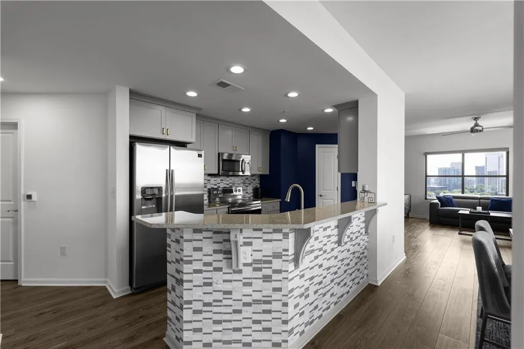 3040 Peachtree Road Nw Unit 1211, Atlanta, Georgia 30305, 2 Bedrooms Bedrooms, ,2 BathroomsBathrooms,Residential,For Sale,3040 Peachtree Road Nw Unit 1211,7609318