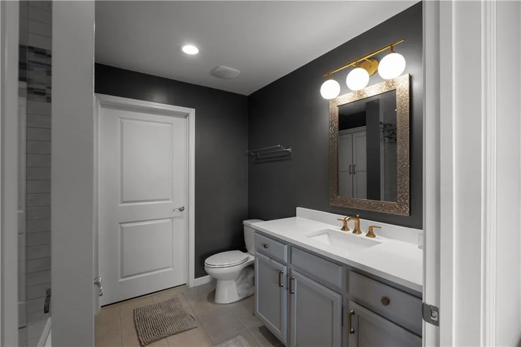 3040 Peachtree Road Nw Unit 1211, Atlanta, Georgia 30305, 2 Bedrooms Bedrooms, ,2 BathroomsBathrooms,Residential,For Sale,3040 Peachtree Road Nw Unit 1211,7609318