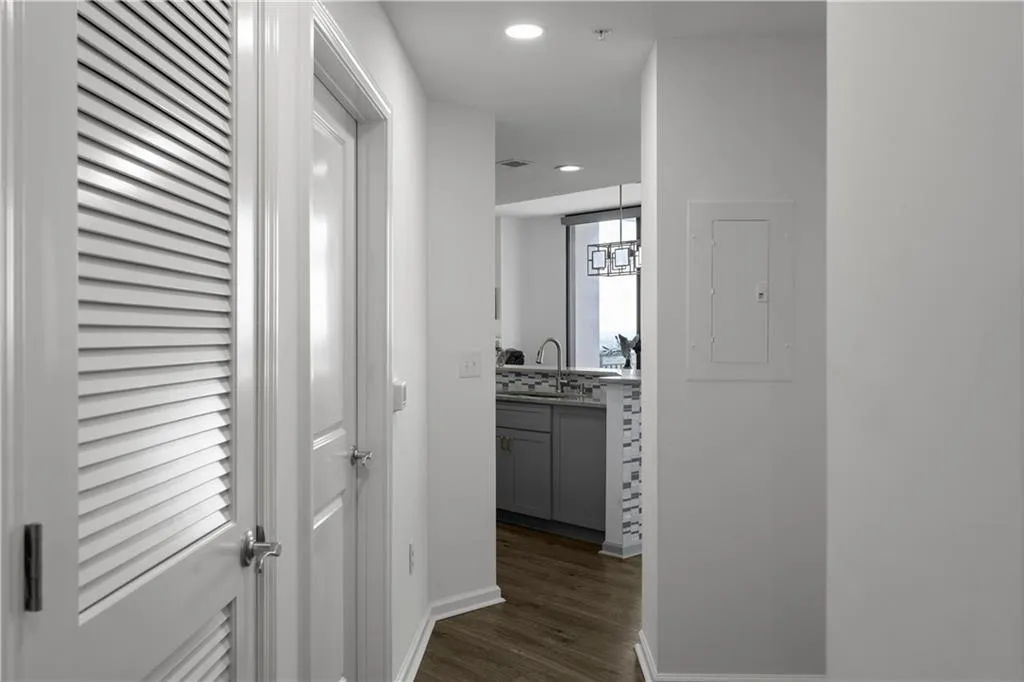 3040 Peachtree Road Nw Unit 1211, Atlanta, Georgia 30305, 2 Bedrooms Bedrooms, ,2 BathroomsBathrooms,Residential,For Sale,3040 Peachtree Road Nw Unit 1211,7609318