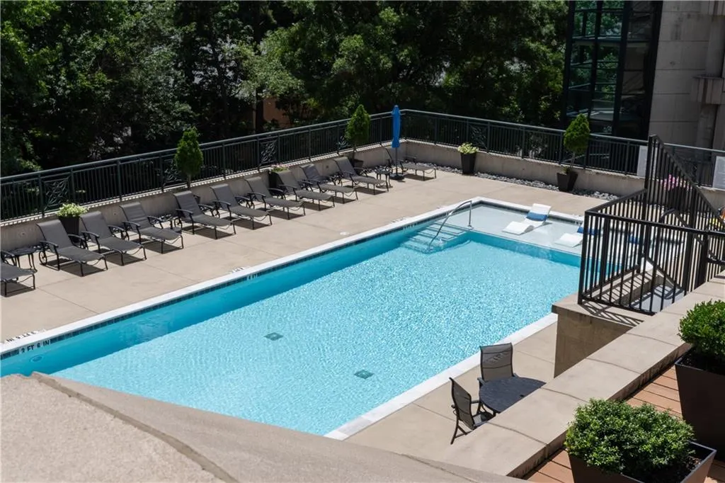 3040 Peachtree Road Nw Unit 1211, Atlanta, Georgia 30305, 2 Bedrooms Bedrooms, ,2 BathroomsBathrooms,Residential,For Sale,3040 Peachtree Road Nw Unit 1211,7609318