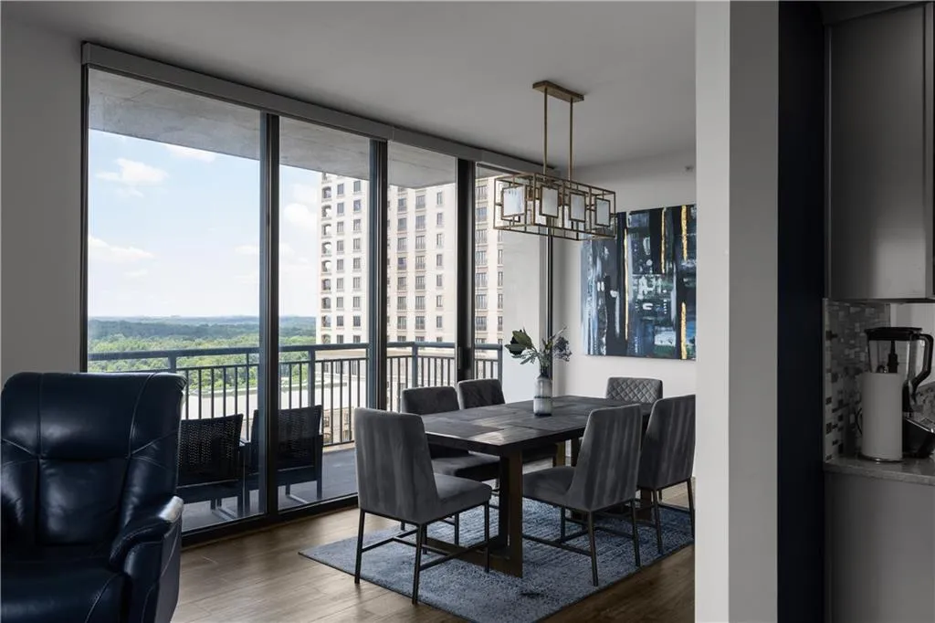 3040 Peachtree Road Nw Unit 1211, Atlanta, Georgia 30305, 2 Bedrooms Bedrooms, ,2 BathroomsBathrooms,Residential,For Sale,3040 Peachtree Road Nw Unit 1211,7609318