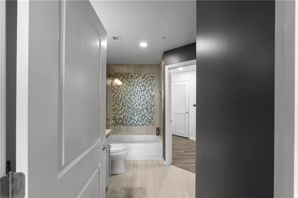 3040 Peachtree Road Nw Unit 1211, Atlanta, Georgia 30305, 2 Bedrooms Bedrooms, ,2 BathroomsBathrooms,Residential,For Sale,3040 Peachtree Road Nw Unit 1211,7609318