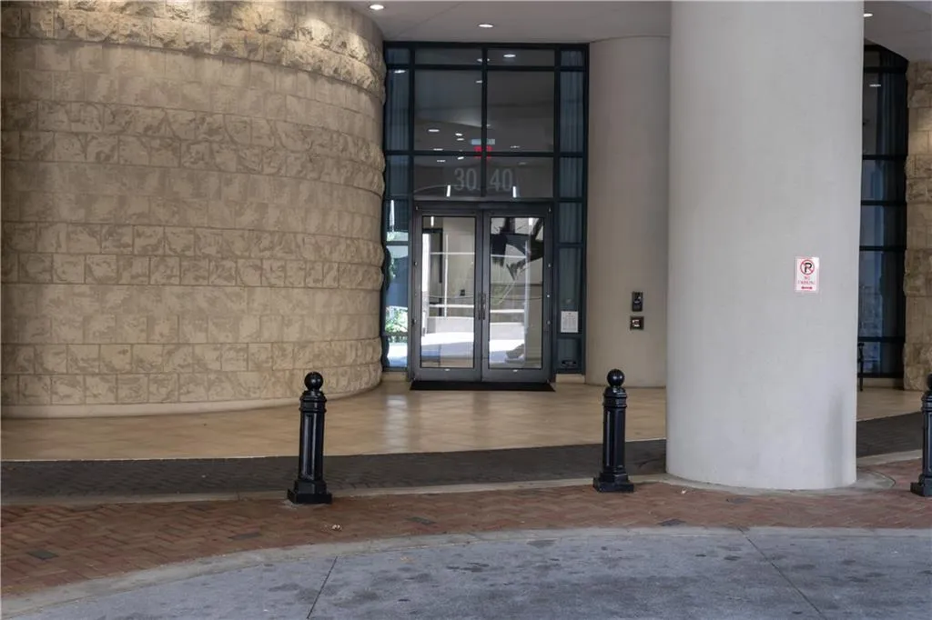 3040 Peachtree Road Nw Unit 1211, Atlanta, Georgia 30305, 2 Bedrooms Bedrooms, ,2 BathroomsBathrooms,Residential,For Sale,3040 Peachtree Road Nw Unit 1211,7609318