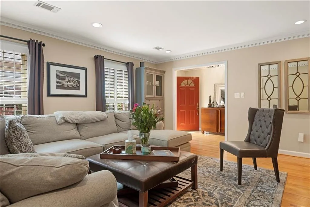 323 The Chace Ne, Atlanta, Georgia 30328, 3 Bedrooms Bedrooms, ,2 BathroomsBathrooms,Residential,Sold,323 The Chace Ne,6765482