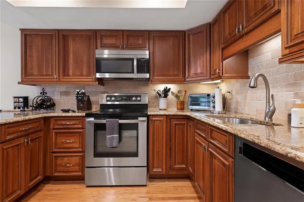 323 The Chace Ne, Atlanta, Georgia 30328, 3 Bedrooms Bedrooms, ,2 BathroomsBathrooms,Residential,Sold,323 The Chace Ne,6765482