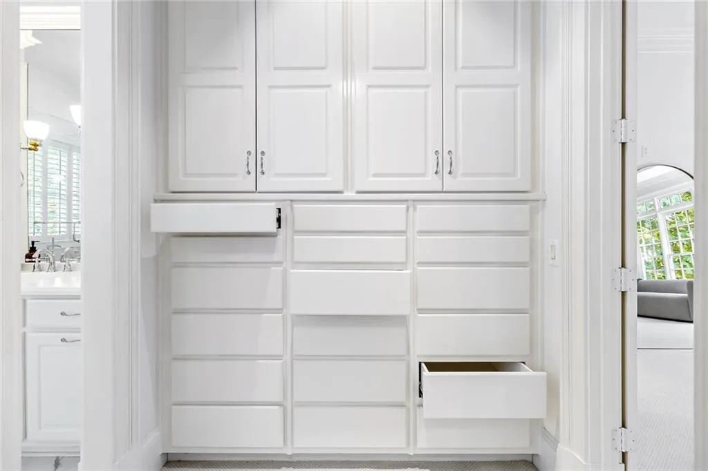 4946 Powers Ferry Road Nw, Sandy Springs, Georgia 30327, 4 Bedrooms Bedrooms, ,3 BathroomsBathrooms,Residential,Sold,4946 Powers Ferry Road Nw,7422371