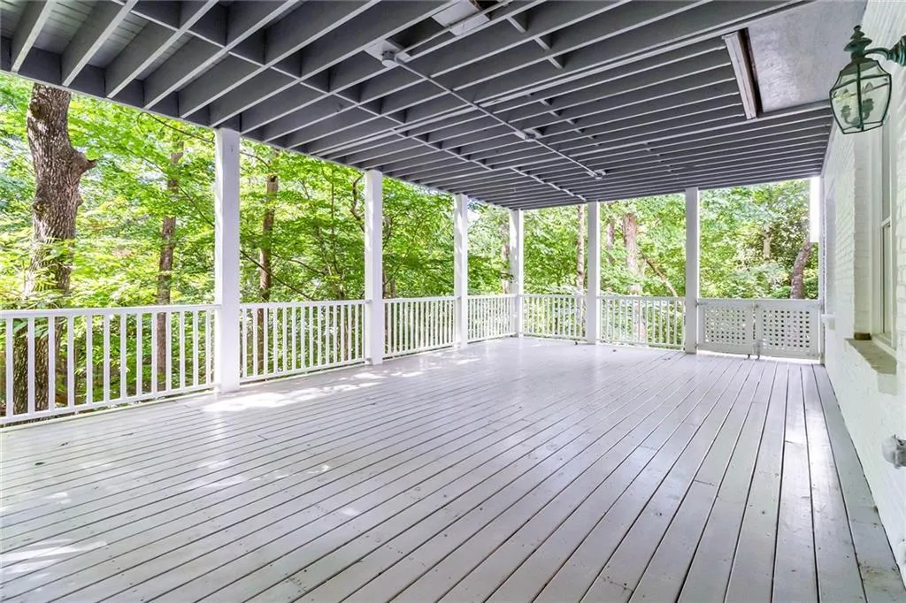 4946 Powers Ferry Road Nw, Sandy Springs, Georgia 30327, 4 Bedrooms Bedrooms, ,3 BathroomsBathrooms,Residential,Sold,4946 Powers Ferry Road Nw,7422371