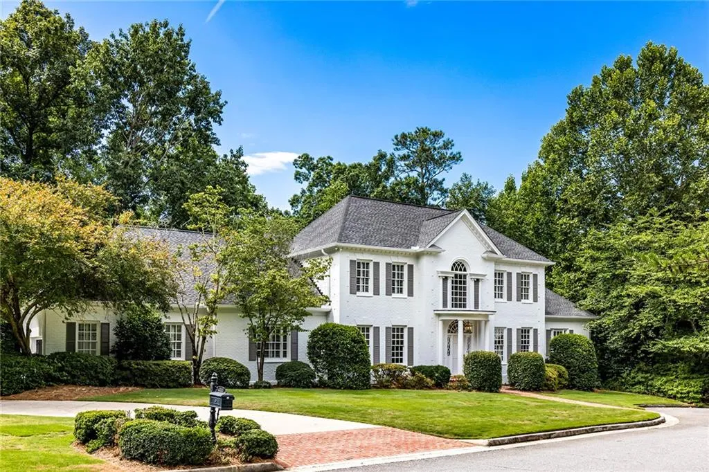 4946 Powers Ferry Road Nw, Sandy Springs, Georgia 30327, 4 Bedrooms Bedrooms, ,3 BathroomsBathrooms,Residential,Sold,4946 Powers Ferry Road Nw,7422371