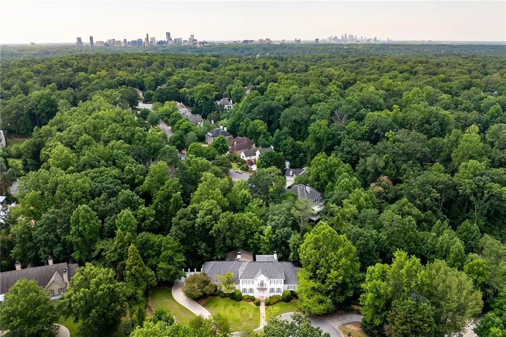 4946 Powers Ferry Road Nw, Sandy Springs, Georgia 30327, 4 Bedrooms Bedrooms, ,3 BathroomsBathrooms,Residential,Sold,4946 Powers Ferry Road Nw,7422371