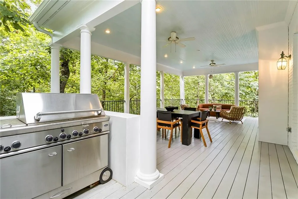 4946 Powers Ferry Road Nw, Sandy Springs, Georgia 30327, 4 Bedrooms Bedrooms, ,3 BathroomsBathrooms,Residential,Sold,4946 Powers Ferry Road Nw,7422371