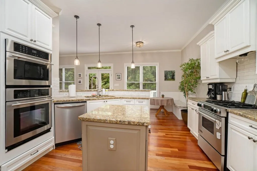 Kitchen And Breakfast Nook