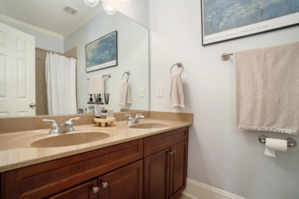 Secondary Full Bath