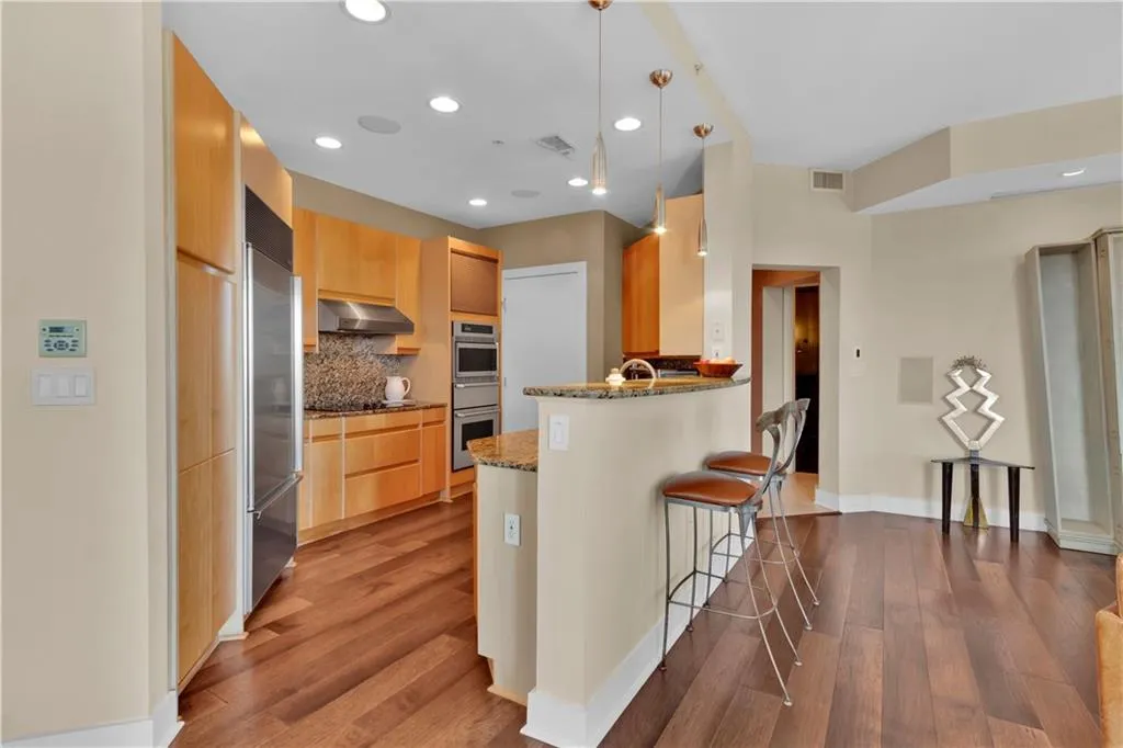 2828 Peachtree Road Nw Unit 1402, Atlanta, Georgia 30305, 2 Bedrooms Bedrooms, ,2 BathroomsBathrooms,Residential,For Sale,2828 Peachtree Road Nw Unit 1402,7611837