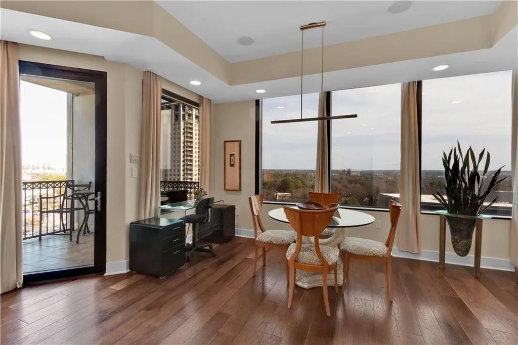 2828 Peachtree Road Nw Unit 1402, Atlanta, Georgia 30305, 2 Bedrooms Bedrooms, ,2 BathroomsBathrooms,Residential,For Sale,2828 Peachtree Road Nw Unit 1402,7611837